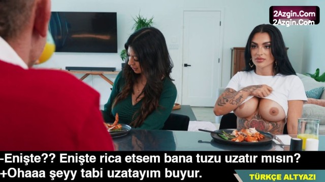 Azgın Baldızı Mutfakta Yemek Yapan Ablasının Yanında Eniştesine Memeleri Sergiler